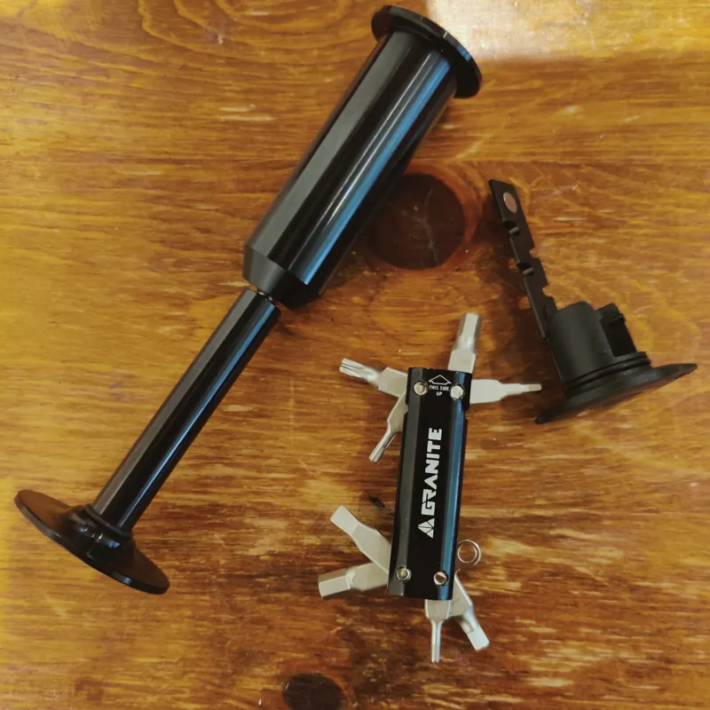 Granite STASH Multi-Tool Steerer Tube Hidden Black -3